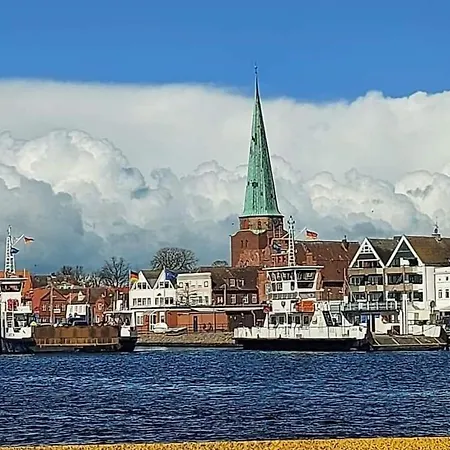 Große Fewo Mit Tv, Wlan, Balkon, Parkplatz Inkl. - Ostseebad Travemünde Apartment *