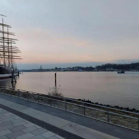 Apartment Grosse-fewo-mit-tv-wlan-balkon-parkplatz-inkl-ostseebad-travemuende *